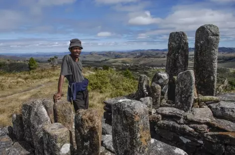 Tatao, stèle en l'honneur des ancètres, pays zafimaniry - Madagascar