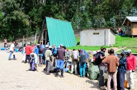Pesée des sacs, Kilimanjaro - Tanzanie