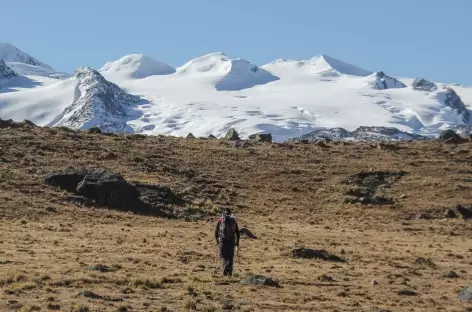 Marche vers notre camp au pied du Chaupi Orco - Bolivie