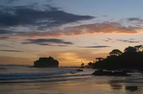 Le soleil se couche sur la côte Pacifique - Colombie