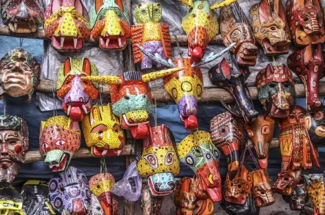 Vendeur de masques sur un marché - Guatemala