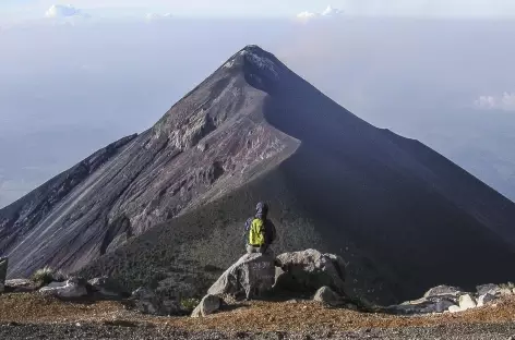 Contemplation du volcan Fuego depuis notre bivouac - Guatemala