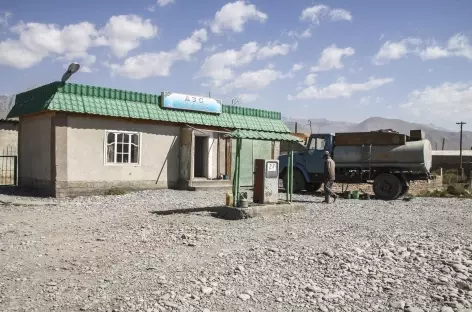 Station essence, vallée de Sary Tash - Kirghizie