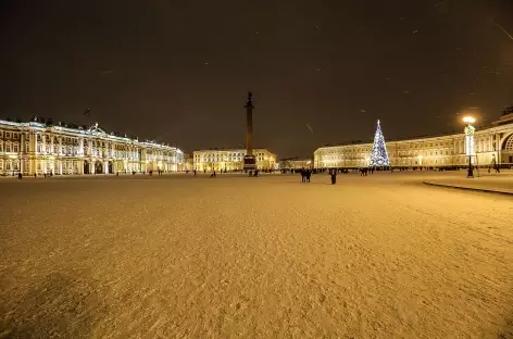 Saint-Petersbourg, Place du Palais et la colonne Alexandre