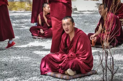 Joutes oratoires à Sera - Tibet