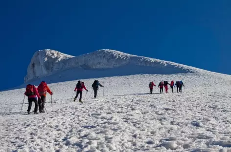 Montée finale sur les pentes neigeuses du Mont Ararat (5137 m) - Turquie