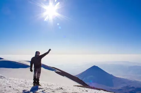 Arrivée à la crête sommitale (5137 m) du Mont Ararat - Turquie