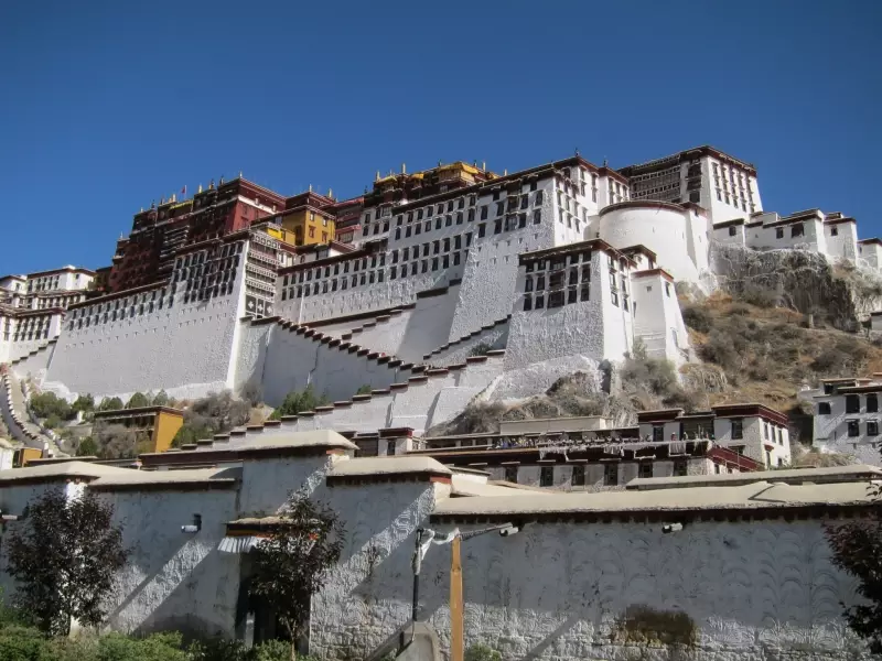 Le Potala à Lhassa - Tibet, &copy; Christian Leroy - Tirawa 
