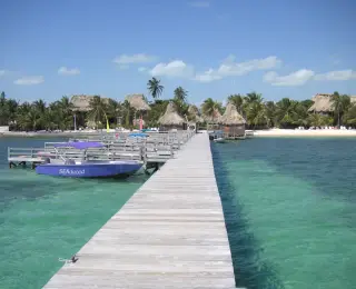 Extension balnéaire sur l'île Ambergris depuis Tikal