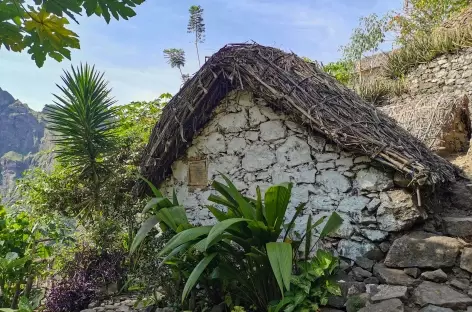 Maison traditionnel au toit de chaume, île de Santo Antão - Cap-Vert