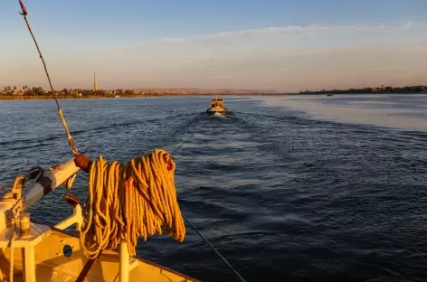 Croisière sur le Nil, le bateau est au remorqueur