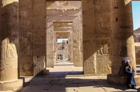 Allée menant au Naos d’Haroeris, Kom Ombo