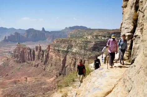 Vire rocheuse menant à l’église de Daniel Korkor, massif du Gheralta - Ethiopie