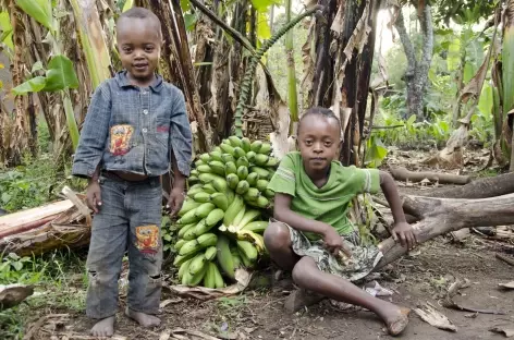 Jeunes Ari, vers la bourgade de Jinka, Vallée de l'Omo - Ethiopie