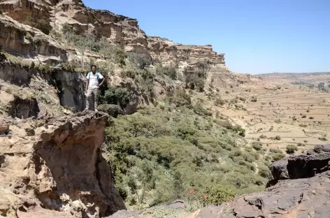 Vers l'église-grotte de Mikaël Debre Salam, massif de l'Atsbi - Ethiopie