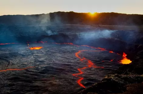 Volcan Erta Ale au lever du soleil, dépression du Danakil - Ethiopie