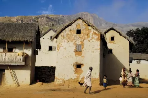 Village dans la vallée du Tsaranoro - Madagascar