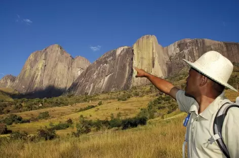 Sous la falaise du Tsaranoro - Madagascar