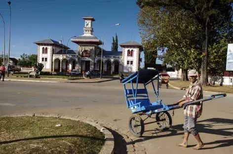 Antsirabe et ses pousse-pousse - Madagascar