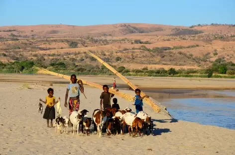 Sur les rives du fleuve Mangoky - Madagascar