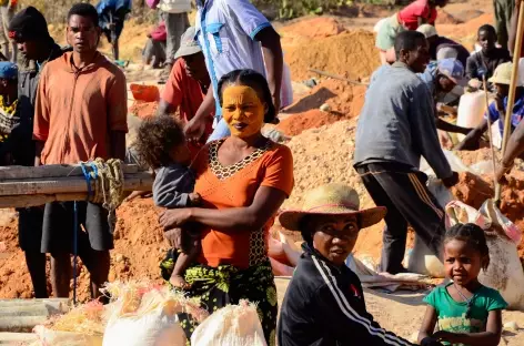 Ilakaka, plus grande zone minière de saphir à Madagascar