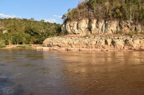 Descente en chaland du fleuve Tsiribinha - Madagascar