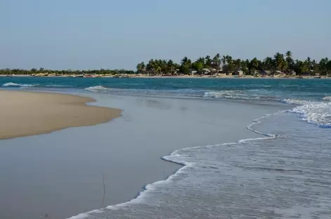 Plage sur la presqu'île de Nosy Kely, Morondava - Madagascar