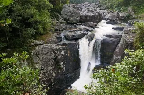 Cascade sur le route entre Ranomafana et Fianarantsoa - Madagascar