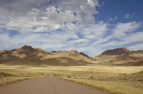 Très belle piste D707 entre Aus et Sesriem - Namibie