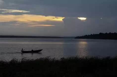 Coucher de soleil sur le Kazinga Channel, parc de Queen Elizabeth - Ouganda
