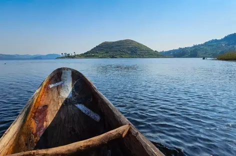 Canoë traditionnel sur le Lac Mutanda - Ouganda