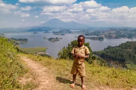 Lac Mutanda et volcans Virunga - Ouganda