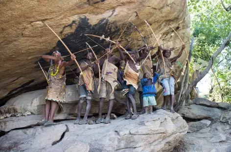 Les Hadzabe, habiles chasseurs à l'arc - Tanzanie