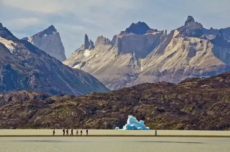 Parc national Torres del Paine, balade au bord du lac Grey - Patagonie - Chili