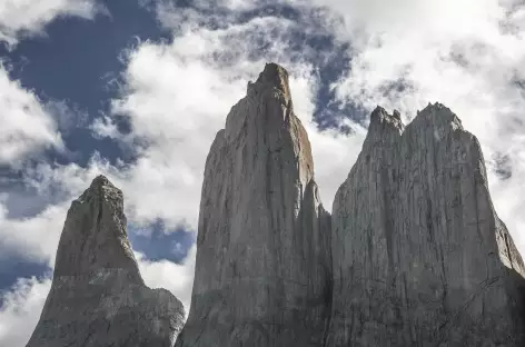 Parc national Torres del Paine, plein cadre sur les 3 tours du Paine - Chili