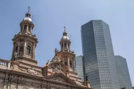 Santiago, cathédrale et architecture moderne - Chili