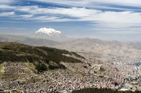 La ville de La Paz dominée par l'Illimani - Bolivie