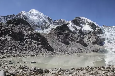 Cordillère Royale, la laguna Glaciar au pied de l'Illampu - Bolivie