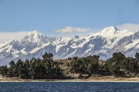 Vue sur la Cordillère Royale depuis le lac Titicaca - Bolivie