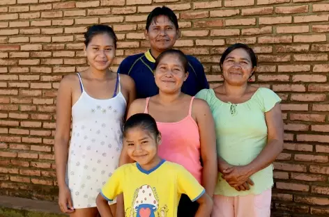 Une sympathique famille guaraya à Urubicha - Bolivie