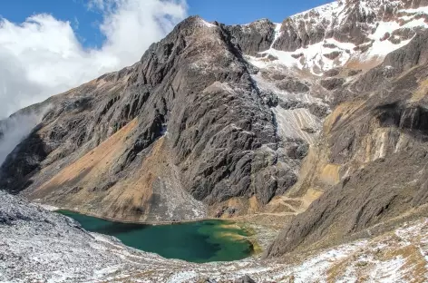 Vue sur la lagune Cotacucho depuis le col Enrique - Bolivie