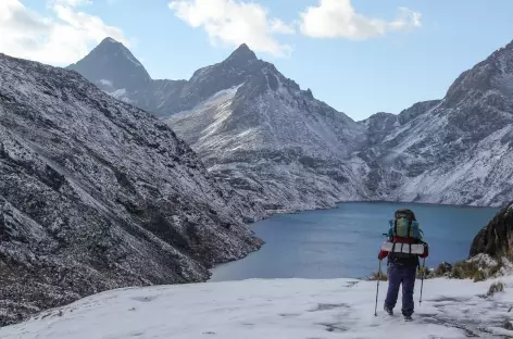 Vue sur la lagune Chatamarca depuis le col Bengala - Bolivie