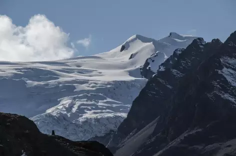 Beau sommet glaciaire dans le vallon Cololo - Bolivie