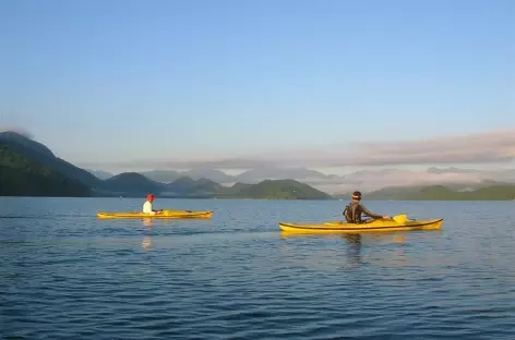 Canoë dans le fjord Mamangua - Brésil