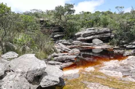 La rivière qui donne naissance à la cascade de Fumaca dans la Chapada Diamantina - Brésil - Brésil