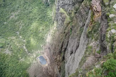 Vue plongeante sur le canyon la cascade de Fumaca dans la Chapada Diamantina - Brésil