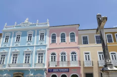 Salvador de Bahia, façade colorée dans le quartier du Pelourhino - Brésil