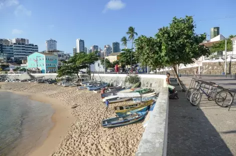 Salvador de Bahia, plage dans le quartier des pêcheurs - Brésil