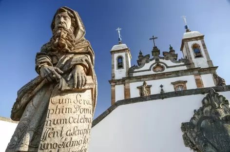 Basilique de Bom Jesus de Matosinhos avec les statues des 12 prophètes - Brésil