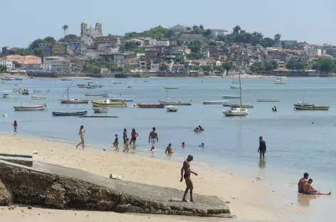 Plage dans la ville basse de Salvador de Bahia - Brésil
